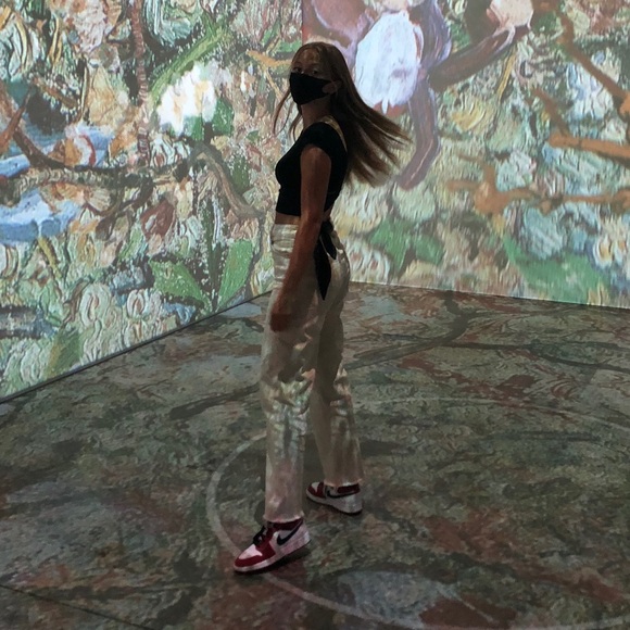 Meet your Posher, Emily - Picture 2 of 4